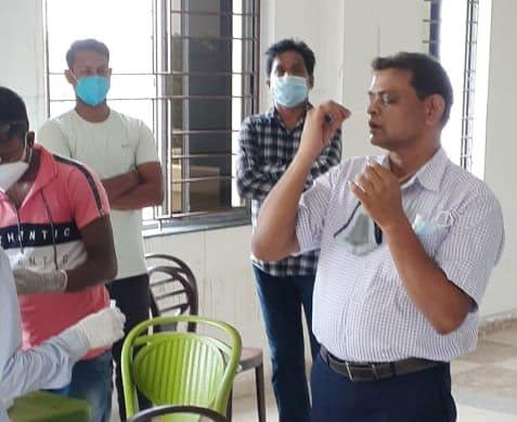 নিজের করোনা পরীক্ষা করিয়ে শিবিবের সূচনা করলেন মহকুমাশাসক - West Bengal News 24