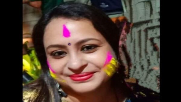 চাকরিতে বদলি নিয়ে অসন্তোষ! গায়ে আগুন দিয়ে আত্মঘাতী সরকারি হাসপাতালের চিকিৎসক - West Bengal News 24