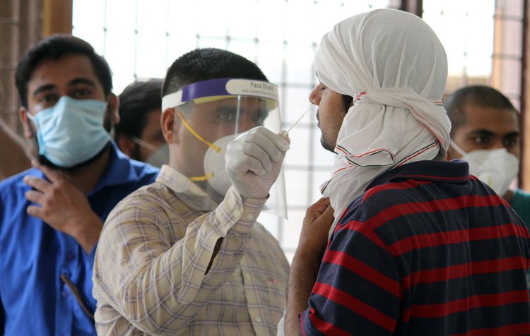 West Bengal Corona Update : রাজ্যে করোনার দৈনিক সংক্রমণ বাড়লেও কমেছে মৃত্যু, চিন্তা বাড়াল দঃ ২৪ পরগনা - West Bengal News 24 West Bengal Corona Update : রাজ্যে করোনার দৈনিক সংক্রমণ বাড়লেও কমেছে মৃত্যু, চিন্তা বাড়াল দঃ ২৪ পরগনা - West Bengal News 24