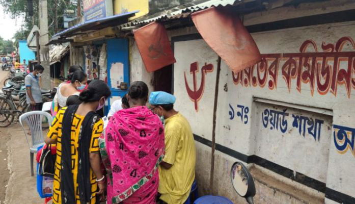 মমতার লক্ষ্মীর ভান্ডারের ফর্ম ভরে দিচ্ছে সিপিএম, বিরল দৃশ্য দেখছে মেদিনীপুর শহর - West Bengal News 24