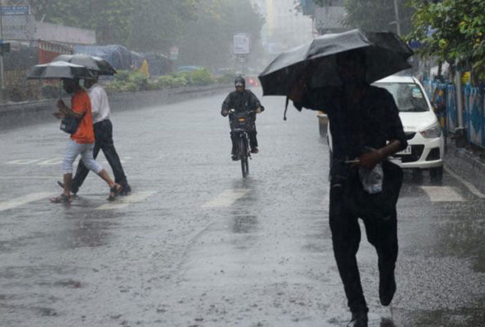 West Bengal Monsoon : শুক্রবার পর্যন্ত চলবে বৃষ্টি, উদ্বেগ বাড়িয়ে পূর্বাভাস আলিপুর আবহাওয়া দফতরের - West Bengal News 24