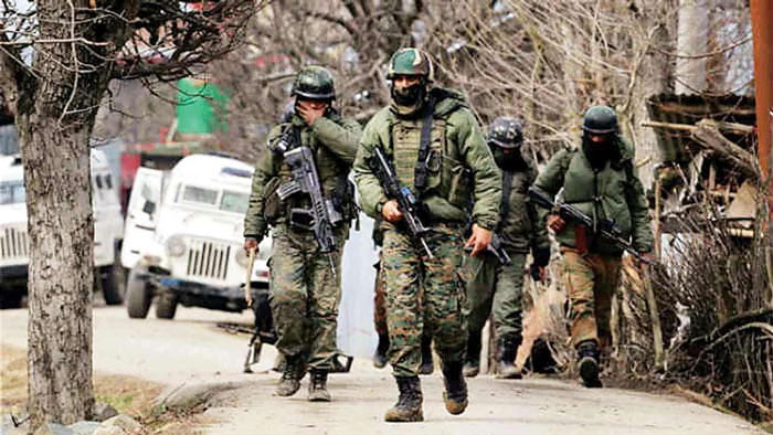 CRPF-এর উপর জঙ্গি হামলা, স্বাধীনতা দিবসের আগে উত্তপ্ত কাশ্মীর - West Bengal News 24 CRPF-এর উপর জঙ্গি হামলা, স্বাধীনতা দিবসের আগে উত্তপ্ত কাশ্মীর - West Bengal News 24