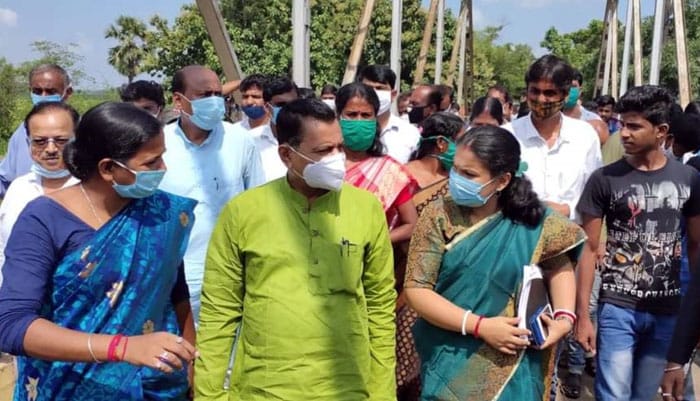 জলমগ্ন এলাকার ক্ষয়ক্ষতি ক্ষতিয়ে দেখলেন মন্ত্রী স্বপন দেবনাথ - West Bengal News 24 জলমগ্ন এলাকার ক্ষয়ক্ষতি ক্ষতিয়ে দেখলেন মন্ত্রী স্বপন দেবনাথ - West Bengal News 24