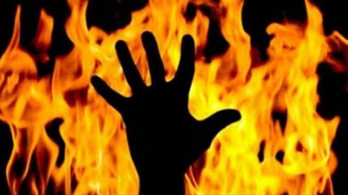 গ্যাসের পাইপ লাইন লিক থেকে সিলিন্ডারে আগুন, ৪ বছরের শিশু সহ তিন বোনের আগুন ঝলসে মুত্যু - West Bengal News 24 গ্যাসের পাইপ লাইন লিক থেকে সিলিন্ডারে আগুন, ৪ বছরের শিশু সহ তিন বোনের আগুন ঝলসে মুত্যু - West Bengal News 24