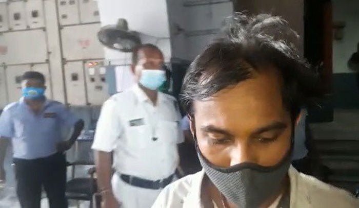 কলকাতা পুরসভায় চাকরি পাইয়ে দেওয়ার নাম করে প্রতারণা, ধৃত দমদমের যুবক - West Bengal News 24 কলকাতা পুরসভায় চাকরি পাইয়ে দেওয়ার নাম করে প্রতারণা, ধৃত দমদমের যুবক - West Bengal News 24