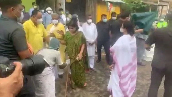 মাস্টার প্ল্যান নিয়ে বার বার বলেছি, কেন্দ্র গুরুত্ব দেয়নি, ঘাটালের জলে দাঁড়িয়ে মমতা - West Bengal News 24