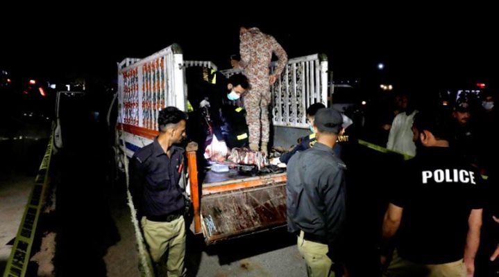 গ্রেনেড হামলা, ভয়াবহ বিস্ফোরণে কেঁপে উঠল করাচি, মৃত অন্তত ১৩ - West Bengal News 24