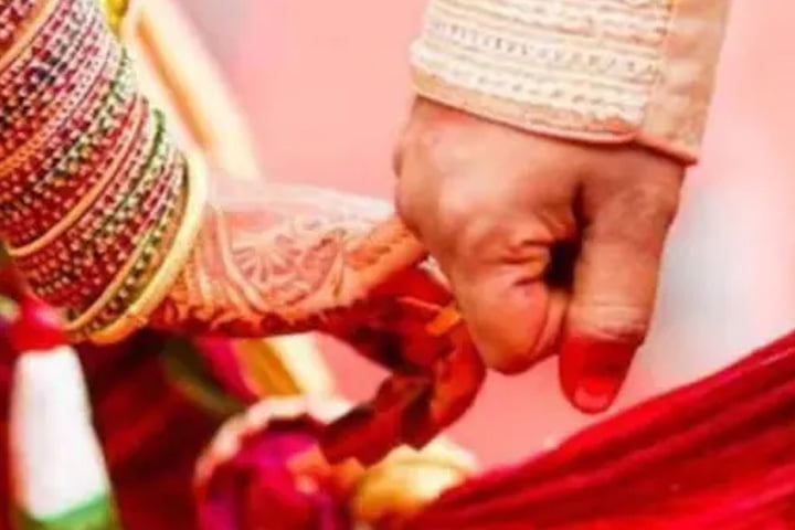 কবরস্থানে বিয়ে! মৃত্যুর পর বিয়ে দিল পরিবার, তার পর কবর দেওয়া হল ‘নবদম্পতি’কে - West Bengal News 24 কবরস্থানে বিয়ে! মৃত্যুর পর বিয়ে দিল পরিবার, তার পর কবর দেওয়া হল ‘নবদম্পতি’কে - West Bengal News 24