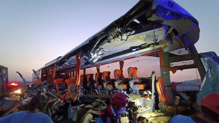 তুরস্কে বাস ও ট্রাকের সংঘর্ষে নিহত ৬, আহত ৩৭ - West Bengal News 24