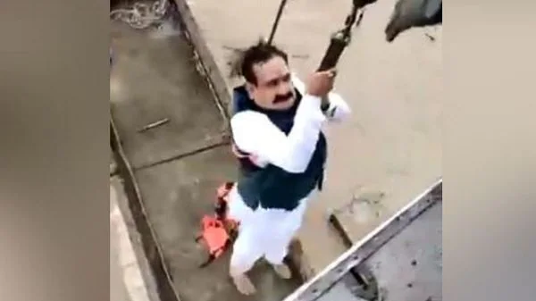 বন্যায় উদ্ধারকজের তদারকিতে গিয়ে আটকে পড়লেন মন্ত্রী, আনতে হল হেলিকপ্টার! - West Bengal News 24 বন্যায় উদ্ধারকজের তদারকিতে গিয়ে আটকে পড়লেন মন্ত্রী, আনতে হল হেলিকপ্টার! - West Bengal News 24