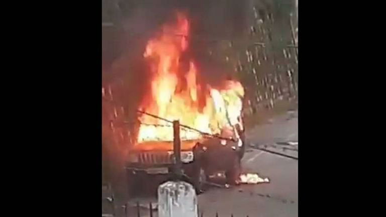 জ্বলল পুলিশের গাড়ি, প্রতিবাদের আগুনে ম্লান স্বাধীনতা দিবস, কারফিউ জারি শিলঙে - West Bengal News 24