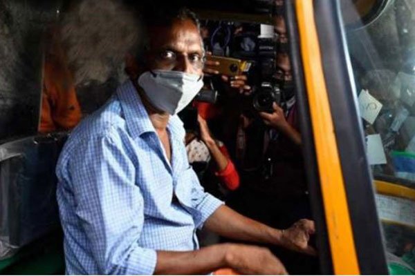 লটারি জিতে রাতারাতি কোটিপতি অটোচালক! - West Bengal News 24 লটারি জিতে রাতারাতি কোটিপতি অটোচালক! - West Bengal News 24
