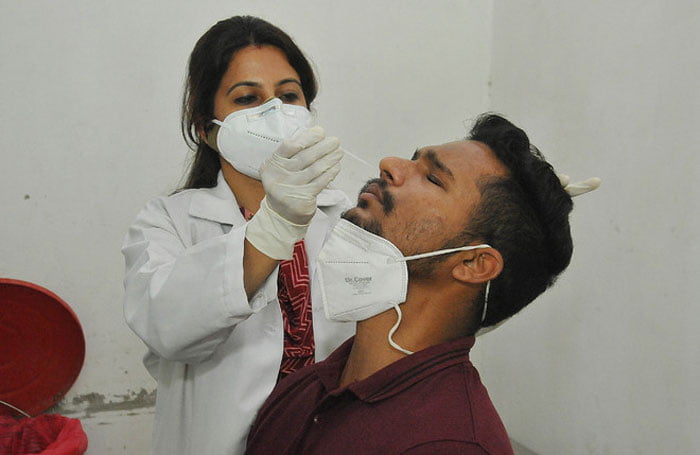 West Bengal Corona Update : গত ২৪ ঘণ্টায় রাজ্যে সংক্রমিত ৬৮৩ জন, ঊর্ধ্বমুখী সুস্থতার হার - West Bengal News 24