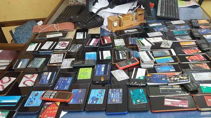 কলকাতায় অলি-গলিতে লুকিয়ে ‘জামতারা গ্যাং’, মোবাইল-সিম সহ ১৬ জনকে হাতেনাতে ধরল পুলিশ - West Bengal News 24