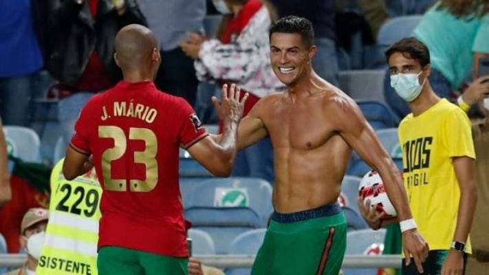 Cristiano Ronaldo : বিশ্বরেকর্ড রোনাল্ডোর, দেশের হয়ে গোলে সবার সেরা, টপকে গেলেন আলি দেইকে - West Bengal News 24