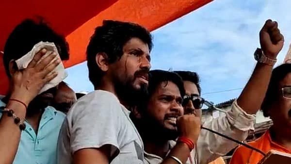 Dilip Ghosh on Bhabanipur By Poll : ভবানীপুরে প্রচারে তুমুল উত্তেজনা, দিলীপ ঘোষের উপর হামলার চেষ্টা - West Bengal News 24 Dilip Ghosh on Bhabanipur By Poll : ভবানীপুরে প্রচারে তুমুল উত্তেজনা, দিলীপ ঘোষের উপর হামলার চেষ্টা - West Bengal News 24