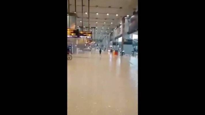 Viral Video| Delhi Airport : দিল্লি এয়ারপোর্ট না সুইমিং পুল? ধরতে পারবেন না! ভাইরাল ভিডিও ঘিরে শোরগোল - West Bengal News 24