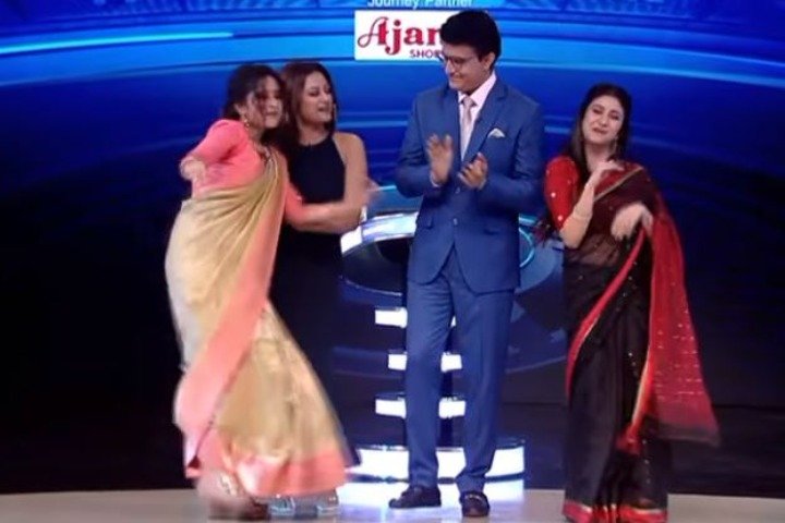 দাদার সঙ্গে ‘বাচপান কা পেয়ার’ গানে নাচলেন মিঠাই - West Bengal News 24 দাদার সঙ্গে ‘বাচপান কা পেয়ার’ গানে নাচলেন মিঠাই - West Bengal News 24