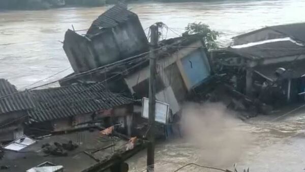 মুখ্যমন্ত্রীর সফরে আগেই সকাল থেকে বন্যা বিধ্বস্ত এলাকাগুলিতে তৃণমূলের নেতারা, ত্রাণ নিয়ে ক্ষোভ সাধারণ মানুষের - West Bengal News 24