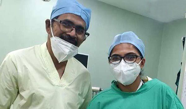 আর কয়েক ঘণ্টা বাকি বিয়ের, ডাক্তার বাবার সঙ্গে অপারেশন করতে ছুটলেন ডাক্তার কনে! - West Bengal News 24