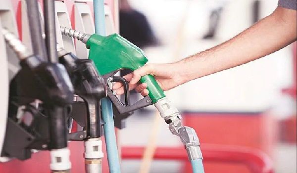 Petrol and Diesel Prices Today : সাত জেলায় সেঞ্চুরি ডিজেলের! পকেটে চাবুক মারছে পেট্রোলও, ফের মূল্যৃদ্ধির রেকর্ড - West Bengal News 24