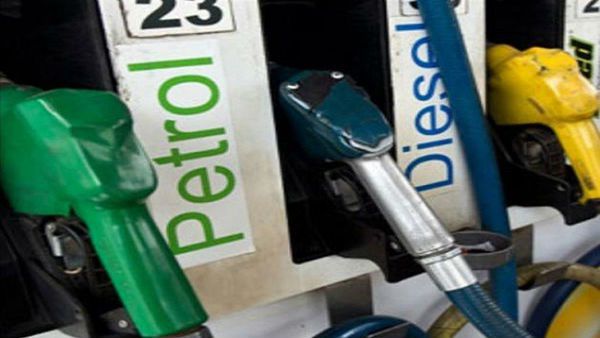 Petrol-Diesel Prices : পেট্রোলের সঙ্গে পাল্লা দিয়ে কলকাতাতেও সেঞ্চুরির দোরগোড়ায় ডিজেল, দেখে নিন কোথায় কত মূল্য - West Bengal News 24
