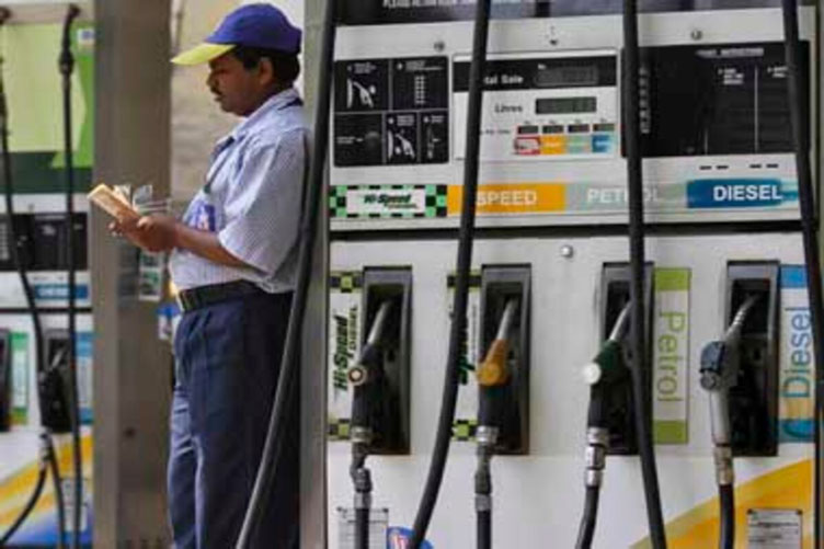 Petrol Diesel Price Today : পুজোর মুখে পরপর ৩ দিন বাড়ল জ্বালানির দাম, কলকাতায় আজ তেলের দাম কত? - West Bengal News 24