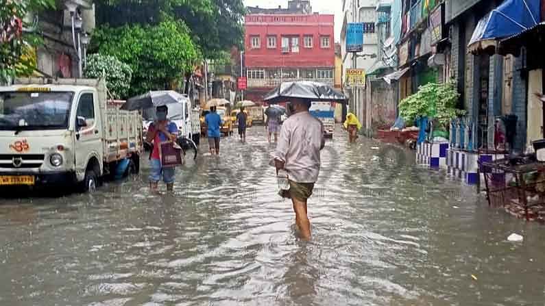 রাতভর বৃষ্টির জের, জলমগ্ন রাজ্যের একাধিক এলাকা, ক্ষোভ প্রকাশ জনসাধারণের - West Bengal News 24