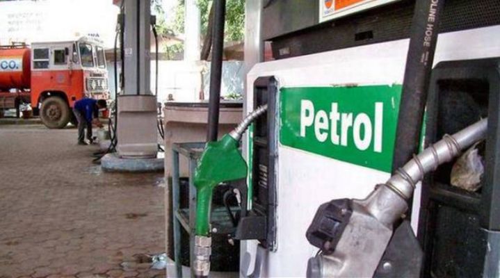 Fuel Rate High : উত্‍সবের মরশুমে সব রেকর্ড ভেঙে চুরমার, কলকাতায় পেট্রল ১০৬ টাকারও বেশি - West Bengal News 24