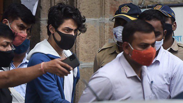 Aryan Khan Drug Case : জেলেই থাকছেন আরিয়ান, ফের জামিন নাকচ শাহরুখ পুত্রের - West Bengal News 24 Aryan Khan Drug Case : জেলেই থাকছেন আরিয়ান, ফের জামিন নাকচ শাহরুখ পুত্রের - West Bengal News 24