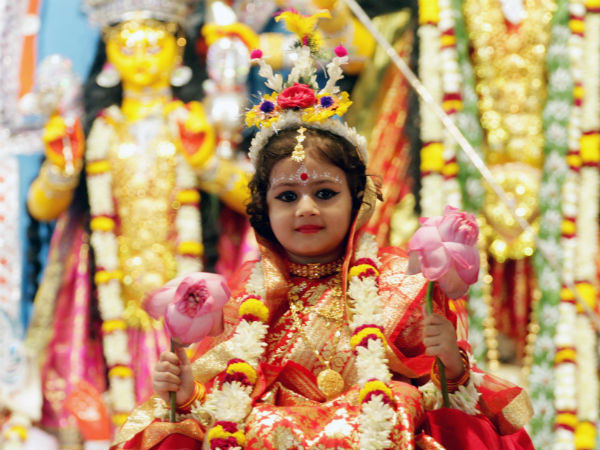 Kumari Puja 2021 : আজ মহাষ্টমী, করোনাবিধি মেনে মণ্ডপে মণ্ডপে অঞ্জলি, কুমারী পুজো - West Bengal News 24