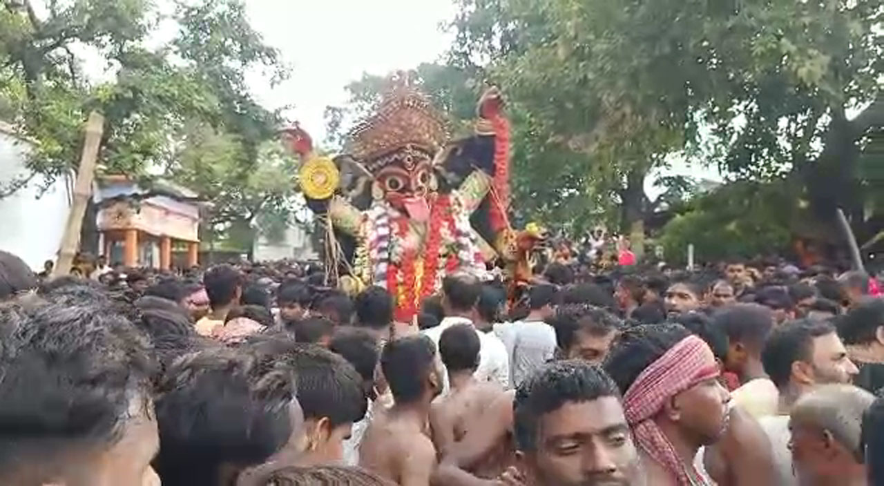 বীরভূমের দুবরাজপুর এর প্রায় ৪০০ বছরের ঐতিহ্যবাহী কালীপূজা - West Bengal News 24