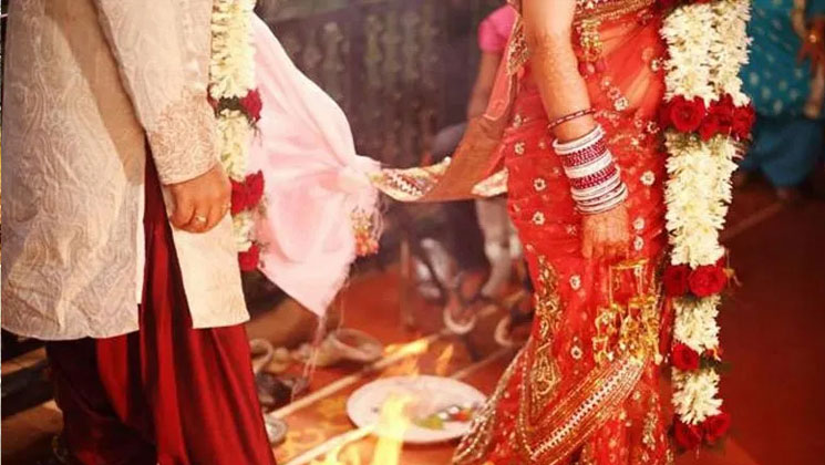 নিজের স্ত্রী কে প্রেমিকের সাথে বিয়ে দিলেন স্বামী - West Bengal News 24