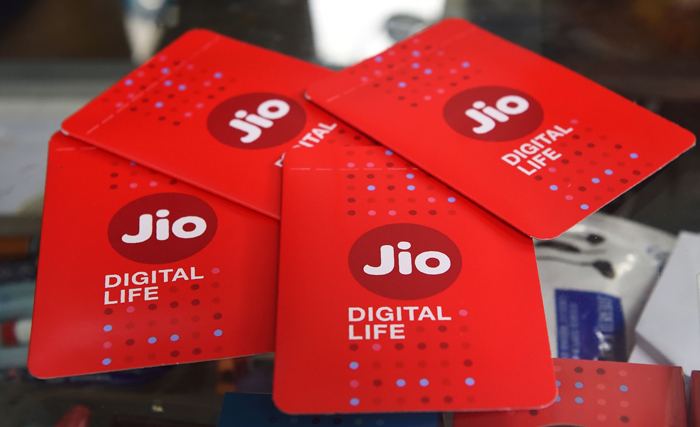 Reliance Jio: এয়ারটেল, ভোডাফোনের পর ১ ডিসেম্বর থেকে প্রিপেড পরিষেবায় প্রায় ২০% খরচ বাড়ছে জিও-তেও - West Bengal News 24