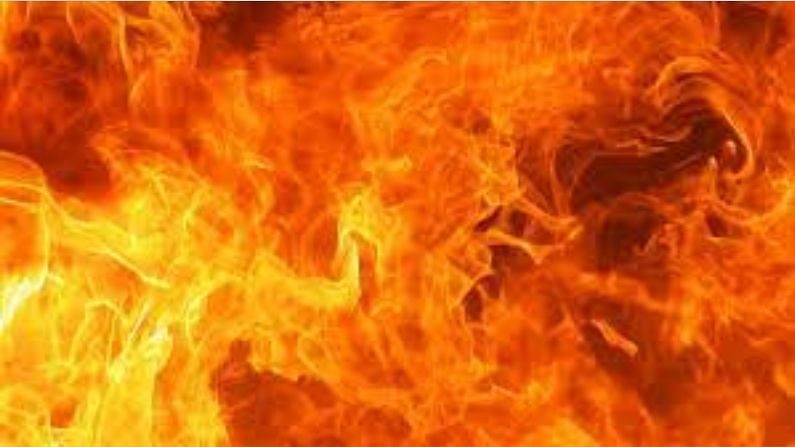 মদের টাকা না দেওয়ায় গ্যাসের সিলিন্ডার খুলে ঘরে আগুন লাগিয়ে বাবা মাকে খুনের চেষ্টা ছেলের - West Bengal News 24