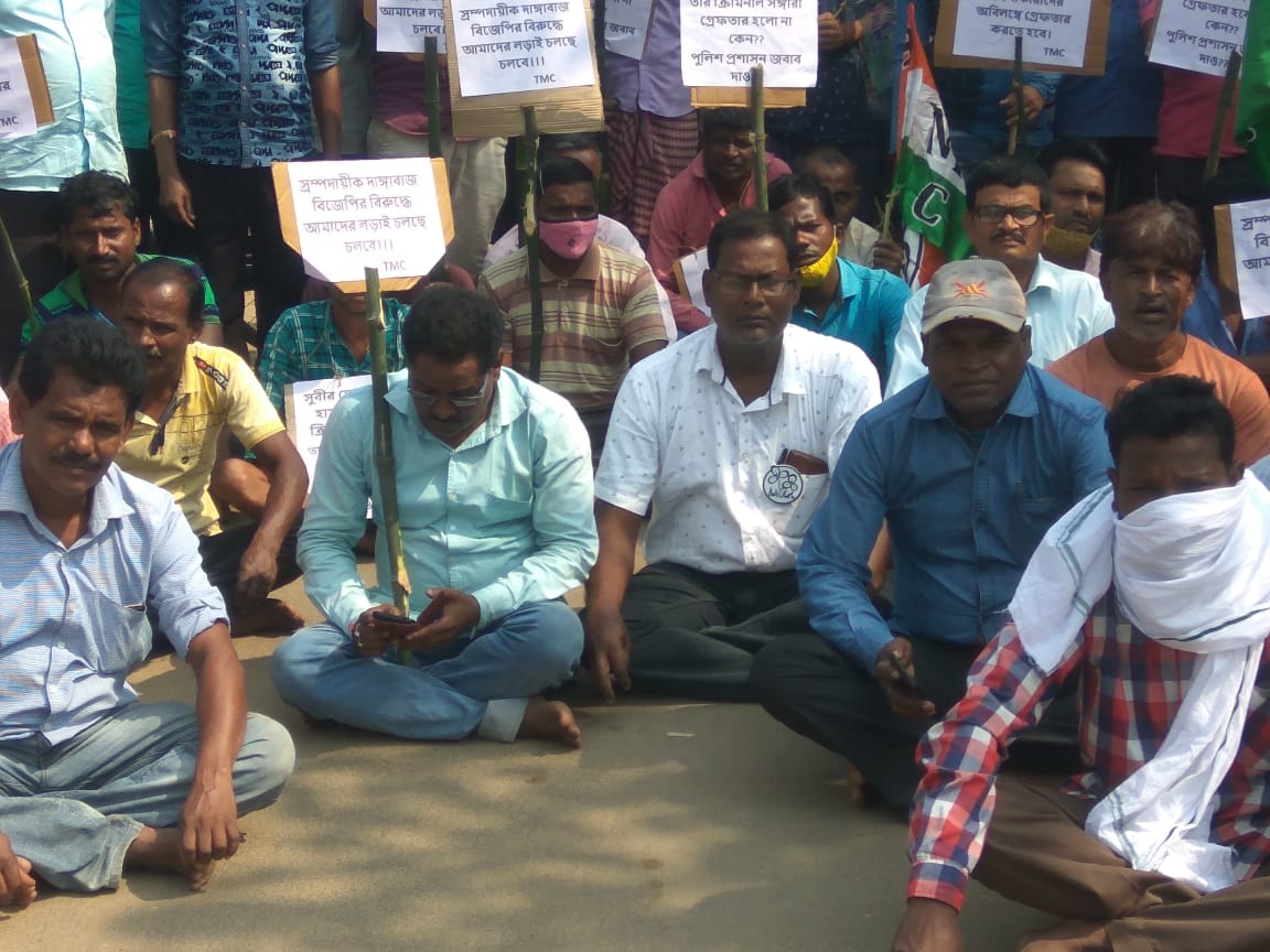 হামলায় সংকটজনক তৃণমূল নেতা, বিজেপির অভিযুক্তদের গ্রেপ্তারের দাবিতে তৃণমূল নেতা-কর্মীদের পথ অবরোধ - West Bengal News 24