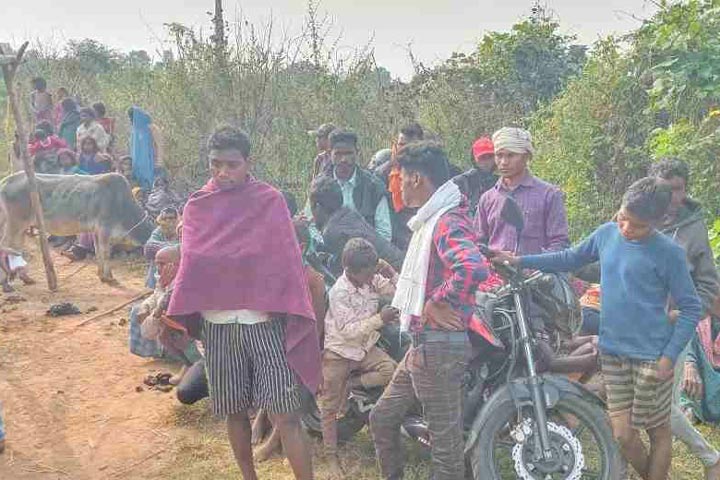 পুলিশের গুপ্তচর সন্দেহে একই পরিবারের ৪ জনকে খুন করে ঝুলিয়ে রাখা হলো গাছে - West Bengal News 24