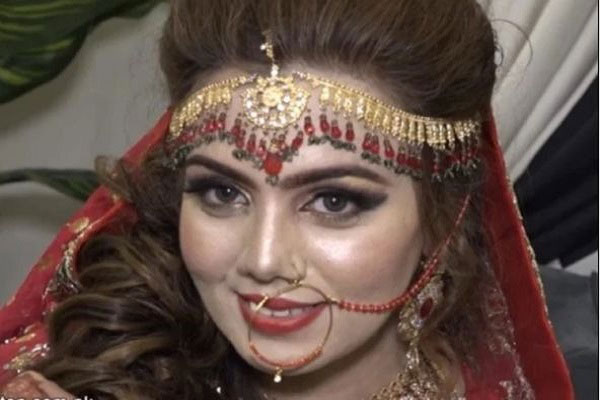 ১৬ বছর ধরে প্রতি শুক্রবার বউ সাজেন এই নারী, নেপথ্যে করুণ কাহিনি - West Bengal News 24 ১৬ বছর ধরে প্রতি শুক্রবার বউ সাজেন এই নারী, নেপথ্যে করুণ কাহিনি - West Bengal News 24