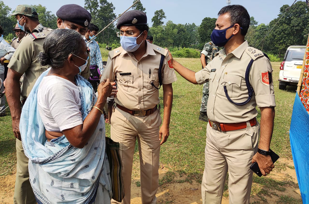 Duare Police : ঝাড়গ্রাম জেলা পুলিশের উদ্যোগে ‘দুয়ারে পুলিশ’ - West Bengal News 24