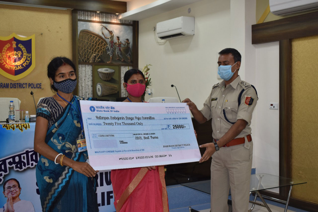 ‘সেফ ড্রাইভ সেভ লাইফ’-এর সচেতনামূলক প্রচারে প্রথম রতনপুর মহিলা সর্বজনীন - West Bengal News 24