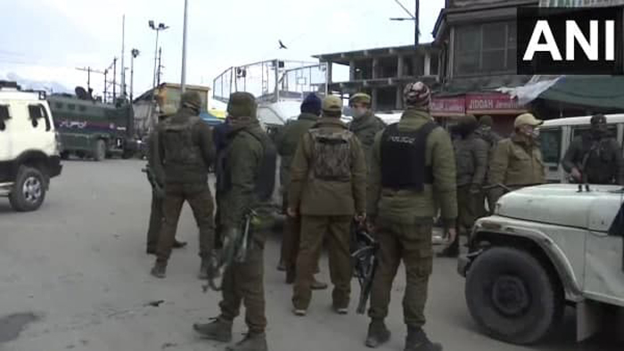 Republic Day : প্রজাতন্ত্র দিবসে কাশ্মীরে গ্রেনেড হামলা, আহত ৪ - West Bengal News 24