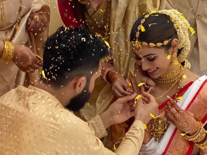 Mouni Roy-Suraj Nambiar Wedding: সাত পাক ঘুরে গাটছড়া বাঁধলেন মৌনি! - West Bengal News 24