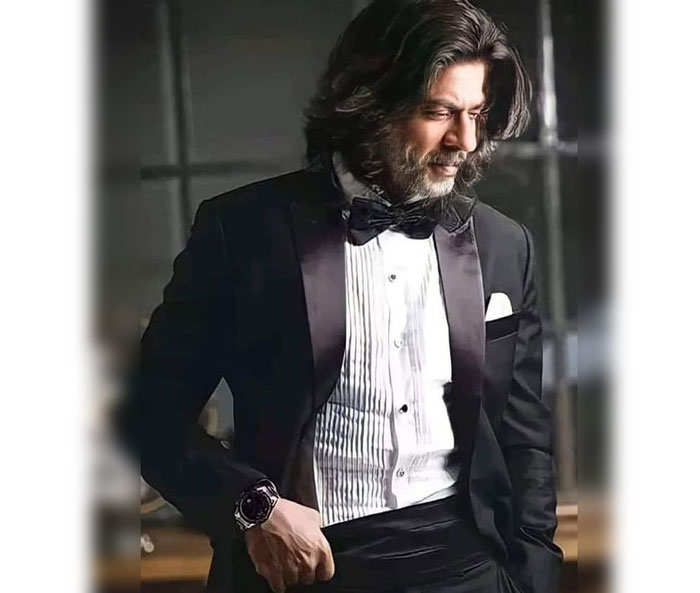 Shah Rukh Khan: লম্বা চুল, দাড়িতে অনবদ্য কিং খান! - West Bengal News 24 Shah Rukh Khan: লম্বা চুল, দাড়িতে অনবদ্য কিং খান! - West Bengal News 24
