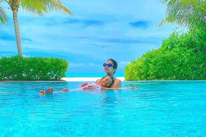 Aishwarya Rai Bachchan : মেয়ে আরাধ্যার সঙ্গে সুইমিং পুলে গা ভাসালেন বিশ্বসুন্দরী ঐশ্বরিয়া - West Bengal News 24