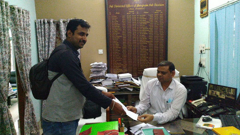 অরণ্যশহরকে নেশামুক্ত করতে প্রশাসনের দ্বারস্থ ঝাড়গ্রাম রিপোর্টারস্ ক্লাব - West Bengal News 24