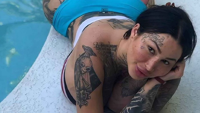 চেহারা নিয়ে আপত্তি থাকায় বিমান থেকে নামিয়ে দেয়া হলো এই মডেলকে! - West Bengal News 24