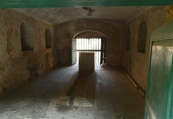 Tomb Of Azimunnisa Begum :শিশুদের ‘কলিজা’ খাওয়াই ছিল বাংলার প্রথম নবাবের কন্যার নেশা - West Bengal News 24 Tomb Of Azimunnisa Begum :শিশুদের ‘কলিজা’ খাওয়াই ছিল বাংলার প্রথম নবাবের কন্যার নেশা - West Bengal News 24