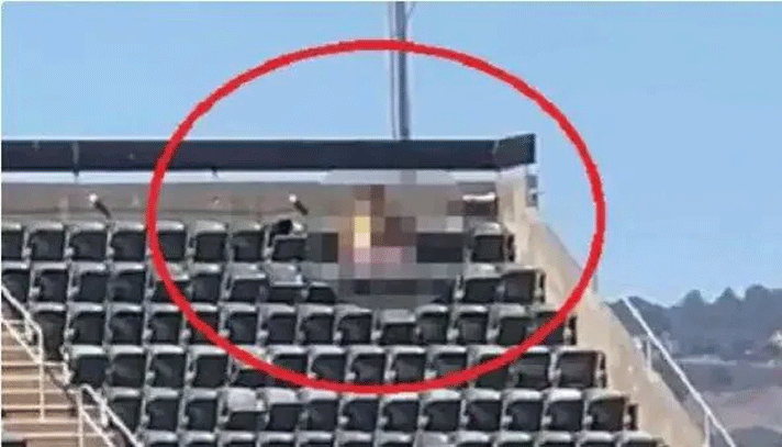 মাঠে চলছে খেলা, লাইভে আপত্তিকর অবস্থায় যুগল - West Bengal News 24