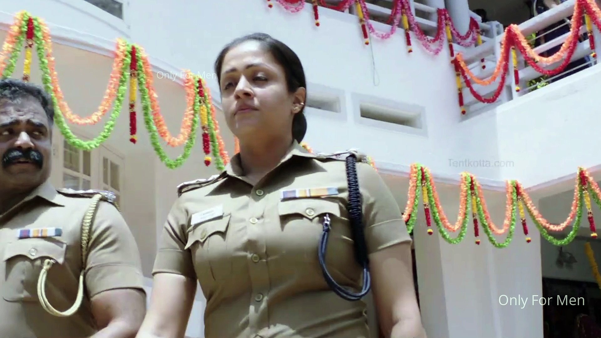 মেসেজ কেলেঙ্কারিতে পড়েছিলেন যেসব দক্ষিণী সুন্দরী - West Bengal News 24