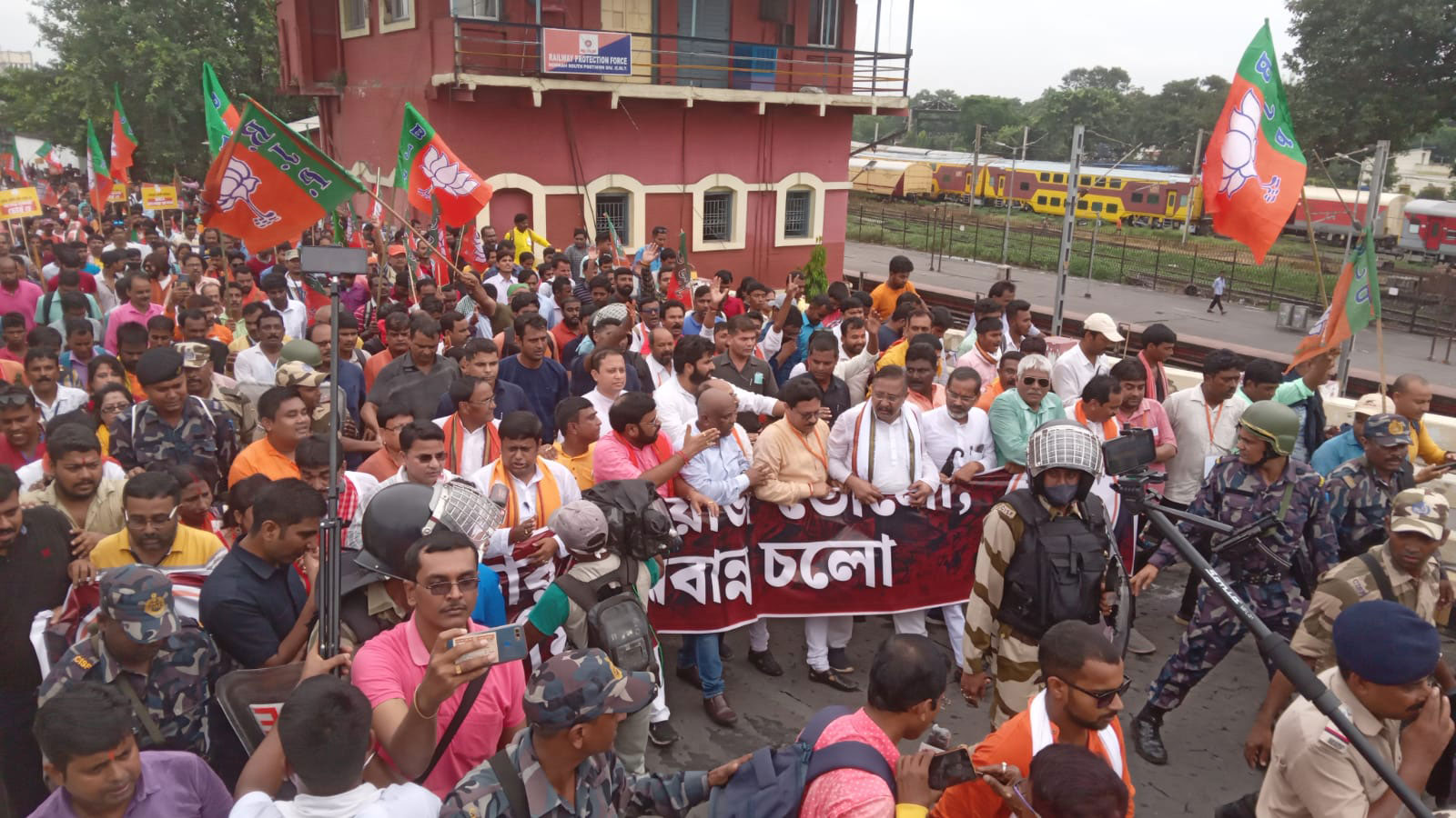 West Bengal : বিজেপির নবান্ন অভিযান নিয়ে অনুসন্ধান কমিটির রিপোর্ট, সিবিআই তদন্তের দাবি - West Bengal News 24